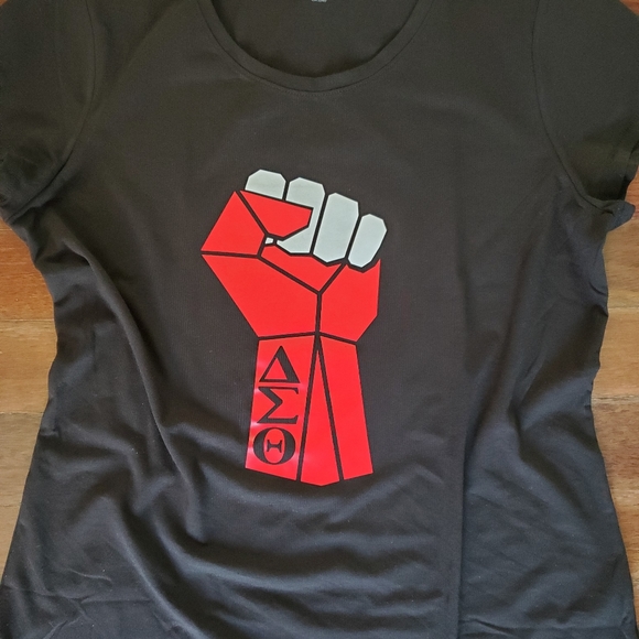 Delta Sigma Theta Tee - Picture 1 of 3